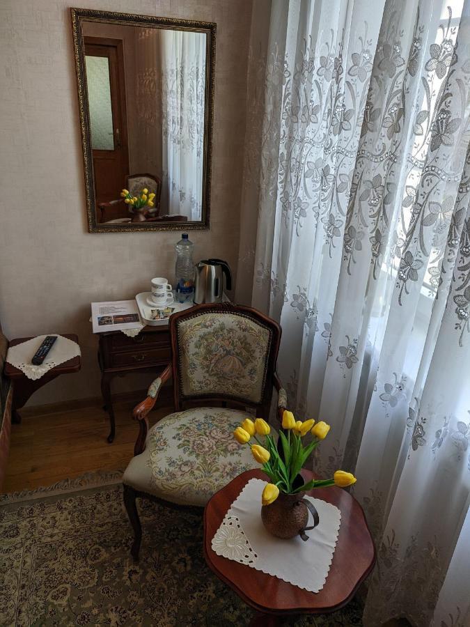 Nika - And In The Heart Of Center * Palanga