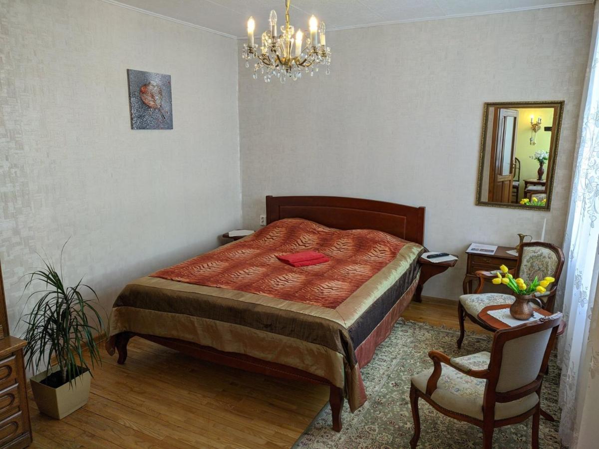 Nika - And In The Heart Of Center * Palanga